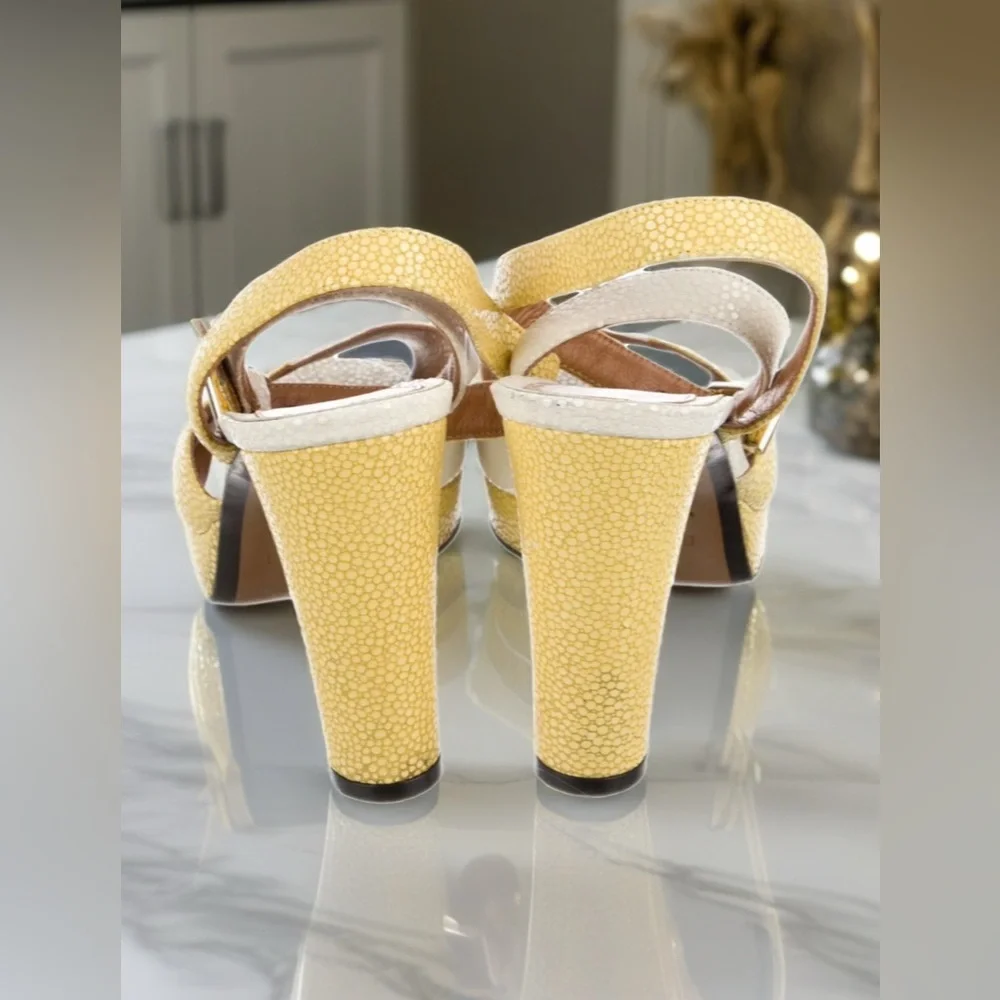 FENDI sz7 $800 Stingray Leather Sandal - Picture 3 of 8